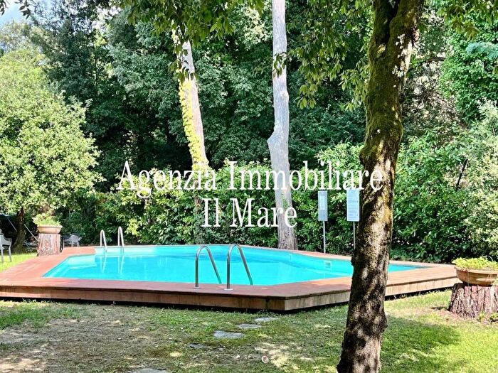 Casa con 6 locali in affitto in Via Canova No Number, Vittoria Apuana, Forte dei Marmi