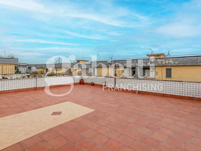 Appartamento quadrilocale in vendita in Via E a Mario, Giugliano In Campania