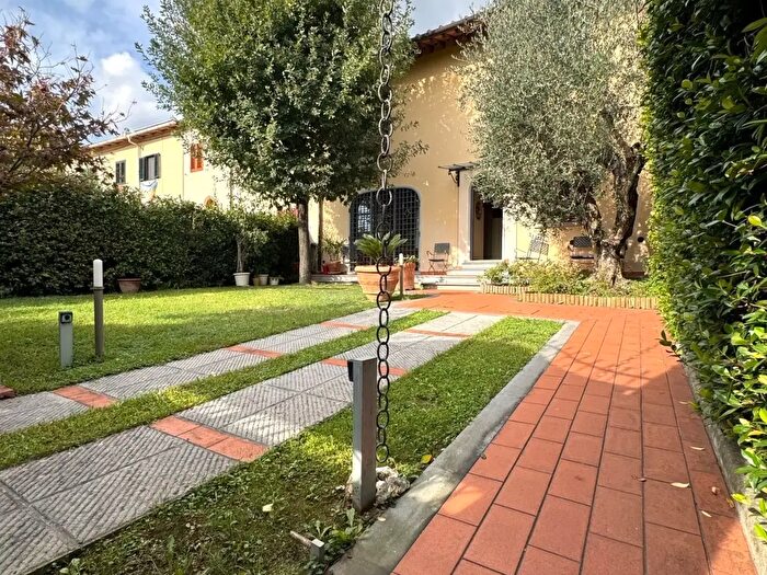 Casa con 6 locali in vendita in Via di Cantagallo, Prato