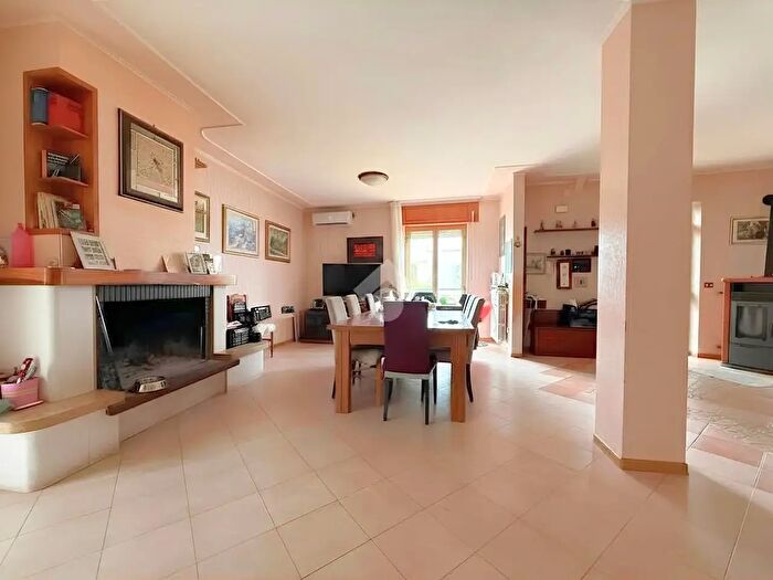 Casa con 8 locali in vendita in Via Pio IX, San Salvo