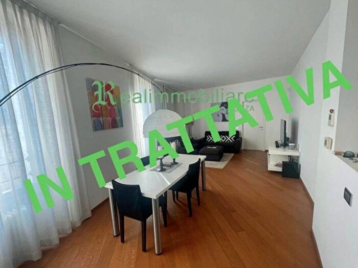 Appartamento trilocale in affitto in Piazza Duomo, Centro Storico, Monza