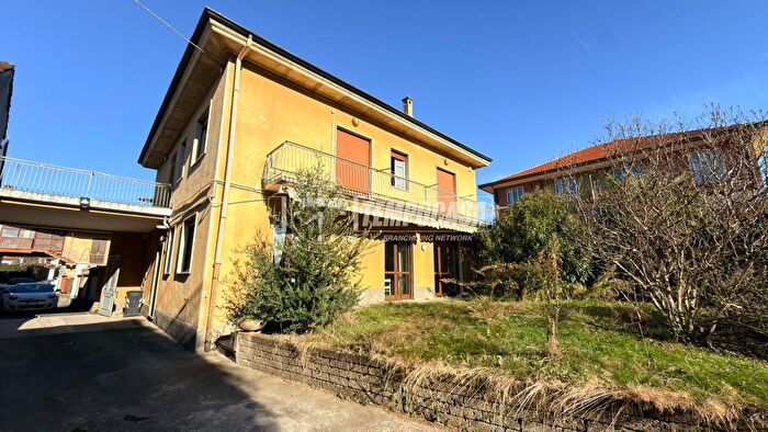Casa con 9 locali in vendita in Via Caselette, Alpignano