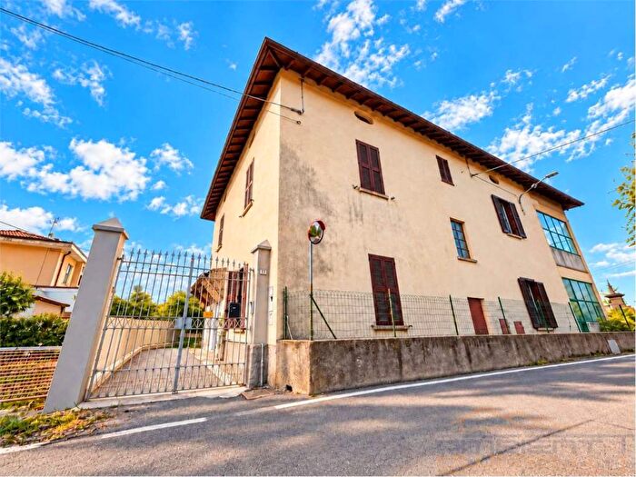 Casa quadrilocale in vendita in Via Carrobbio, Robbiate
