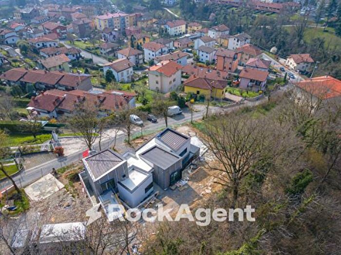 Casa quadrilocale in vendita in Via Casnidelli, Ponteranica