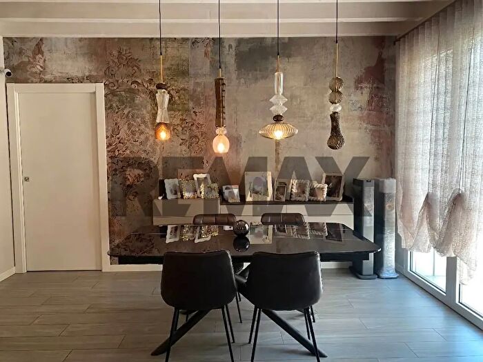Appartamento con 5 locali in vendita in Peschiera Del Garda