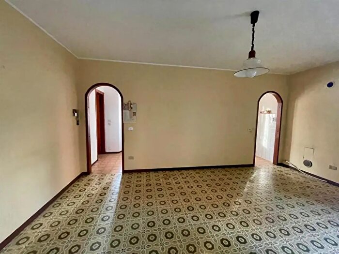 Casa trilocale in vendita in Via Tabacchi, Valganna