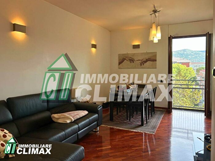 Appartamento trilocale in affitto in Via Marcello Fonton, Via Ruggiero, Caserta