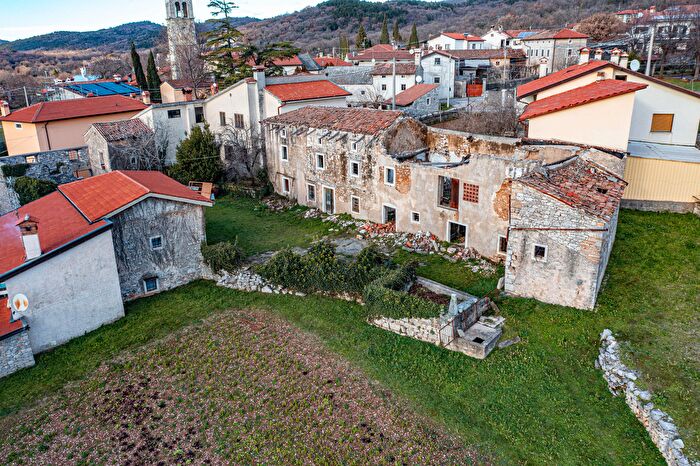 Casa con 10 locali in vendita in Frazione Sgonico, Sgonico