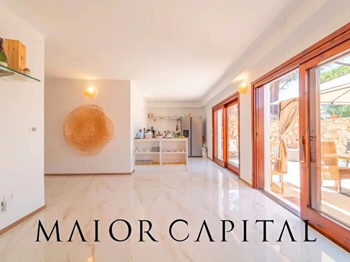 Casa con 5 locali in vendita in Arzachena