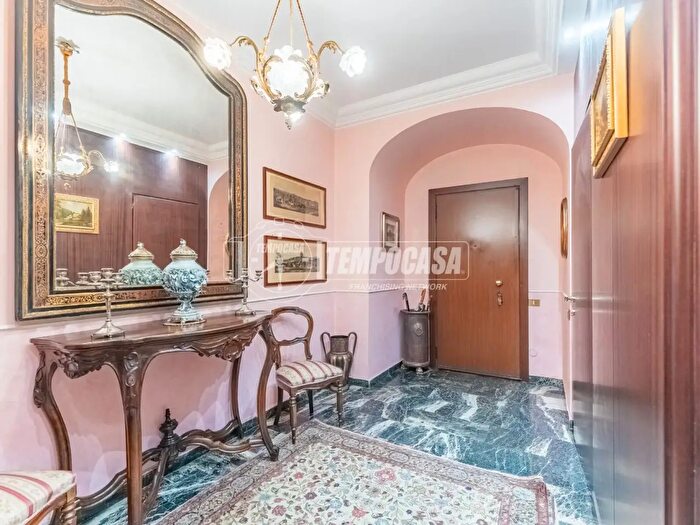 Appartamento quadrilocale in vendita in Via Lodovico Castelvetro, Milano