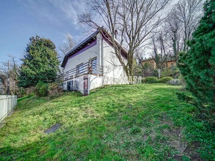 Casa trilocale in vendita in Via Bartolomeo Baj, Bodio Lomnago