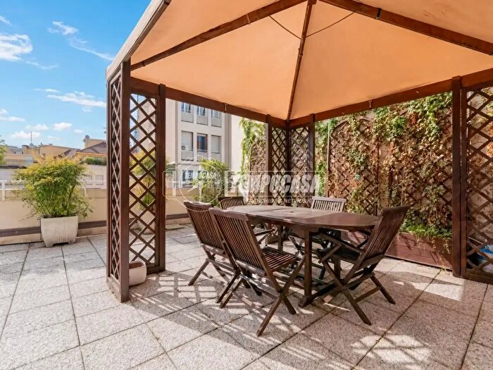 Appartamento trilocale in affitto in Via San Vincenzo, Milano