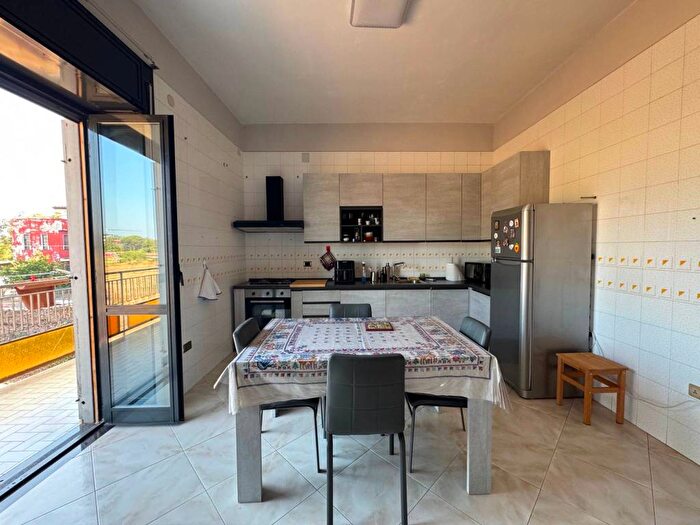 Appartamento trilocale in affitto in Via Dante Alighieri, Centro, Pollena Trocchia