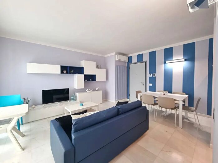 Appartamento trilocale in vendita in Viareggio