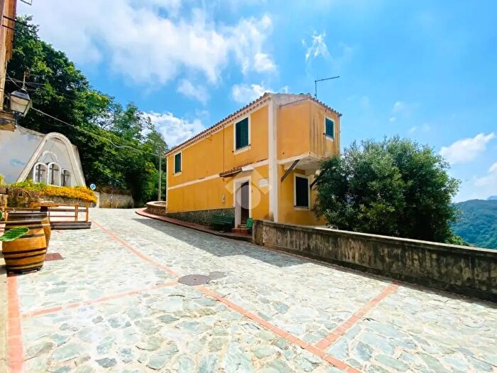Casa quadrilocale in vendita in Via Michele Bianchi, Belmonte Calabro