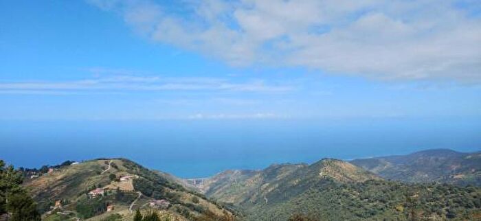 Casa quadrilocale in vendita in Contrada Letto Santo, Santo Stefano Di Camastra