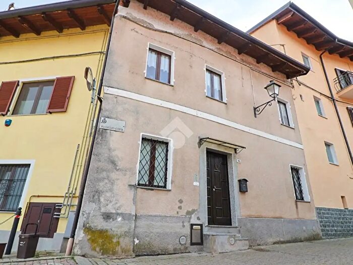 Casa con 6 locali in vendita in Via Giulio Costa, Lombardore