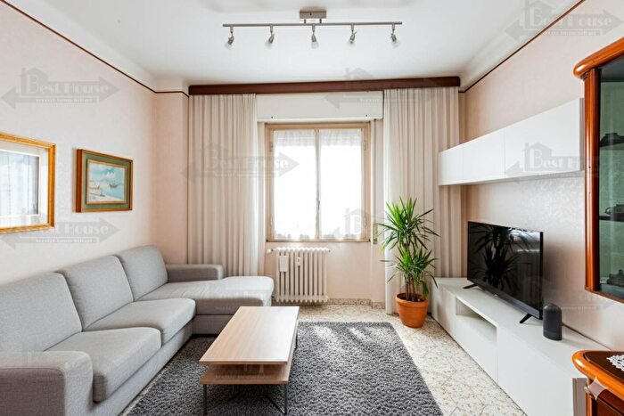 Appartamento trilocale in vendita in Via Ruggero Ruggeri, Milano