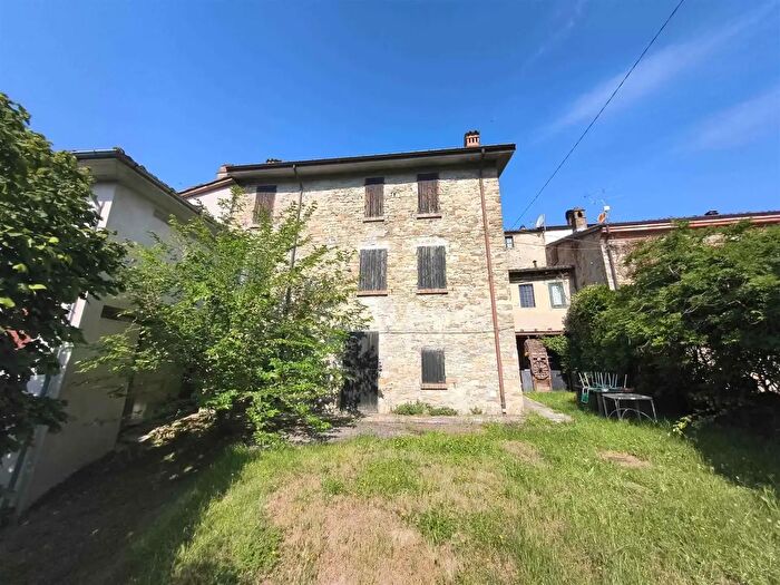 Casa trilocale in vendita in Gropparello