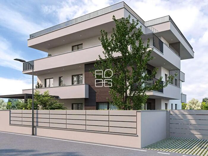 Appartamento trilocale in vendita in Via San Benedetto, Desenzano Del Garda