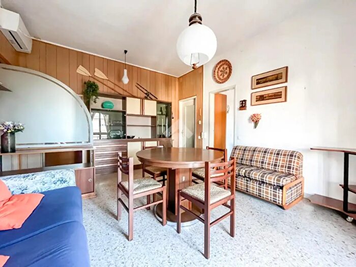 Appartamento quadrilocale in vendita in Via Verona, Massa