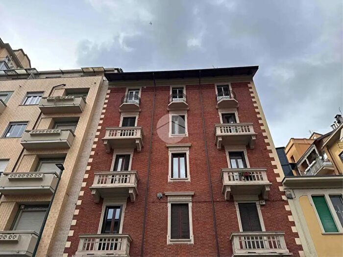 Appartamento trilocale in vendita in Via Villar Focchiardo, Torino