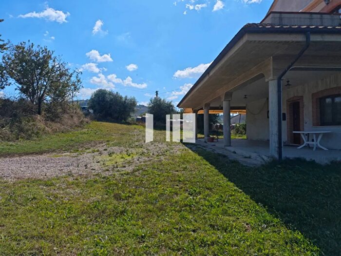 Casa con 6 locali in vendita in Via Villa De Luca, Bellante