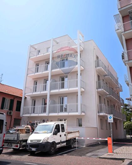 Appartamento trilocale in vendita in Generale Ardoino, Diano Marina