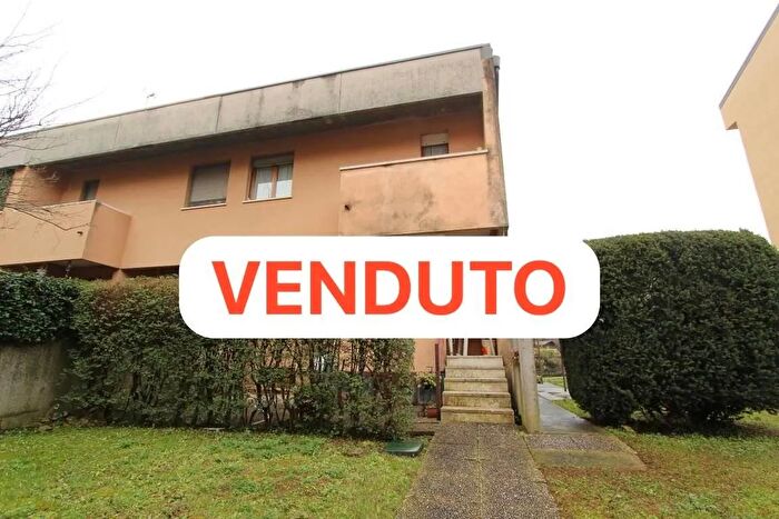 Casa con 6 locali in vendita in Via degli Oleandri, Verona