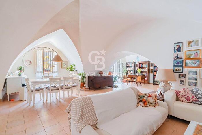 Casa con 12 locali in vendita in Via Pasubio, Sava