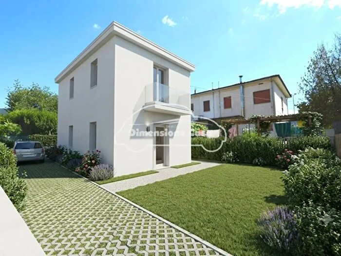 Casa trilocale in vendita in Azza del Popo, Lucca