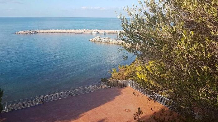 Casa con 12 locali in vendita in Salerno