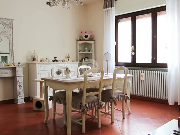 Appartamento con 5 locali in vendita in Via Lunga, Pistoia