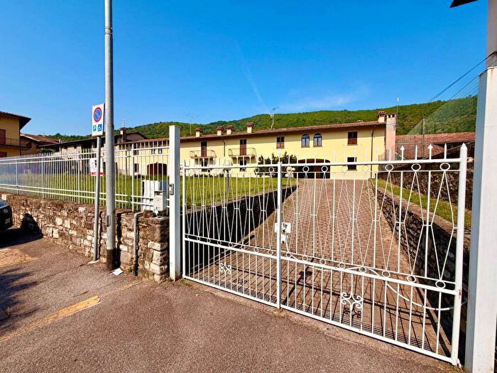 Casa quadrilocale in affitto in Via Alessandro Manzoni, Colombaro Timoline, Corte Franca