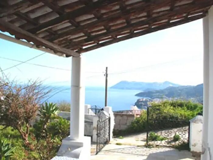 Casa trilocale in vendita in Via Collo, Lipari