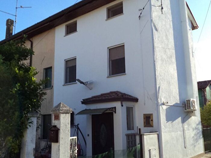 Casa con 5 locali in affitto in Muzzana del Turgnano