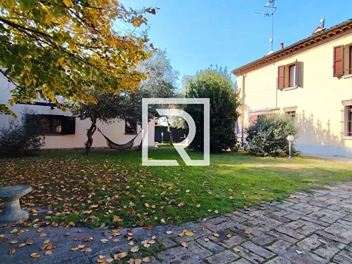 Casa con 10 locali in vendita in Via Rotta, Ravenna