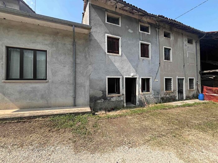 Casa con 5 locali in vendita in Via Lunardi, Arzignano