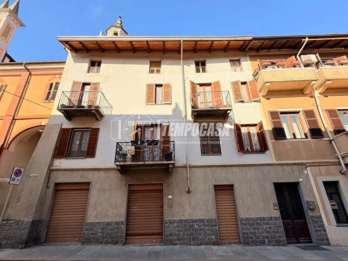 Casa con 10 locali in vendita in Via Roma, Masserano