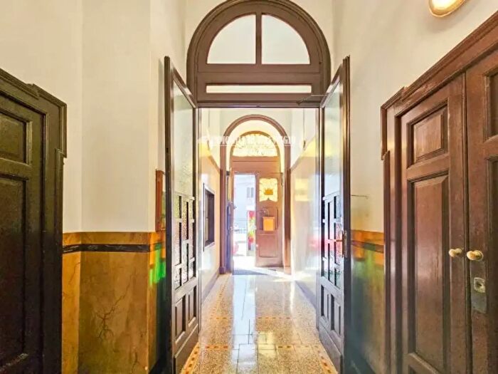 Appartamento trilocale in vendita in Via Console Marcello, Milano