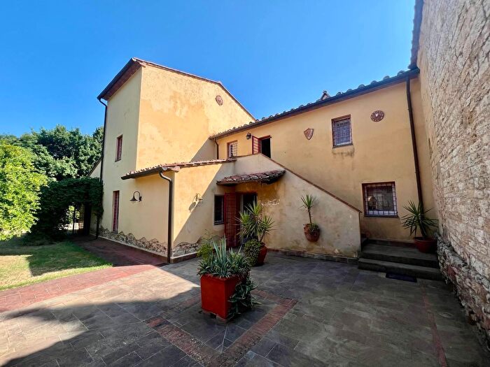 Casa con 11 locali in vendita in Casciana Terme Lari