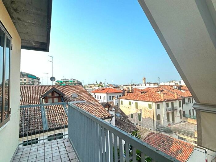 Appartamento quadrilocale in affitto in Via San Nicolò, San Nicolò, Treviso