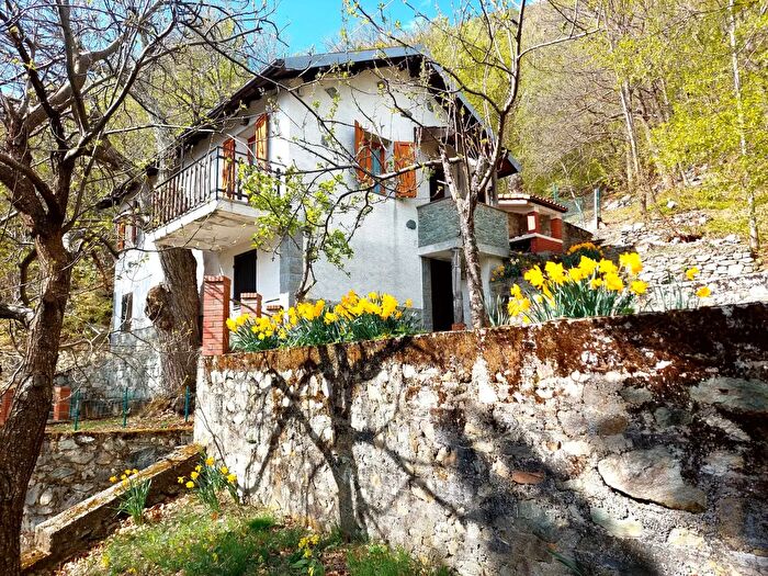 Casa con 5 locali in vendita in Frazione Aimoni, Ormea