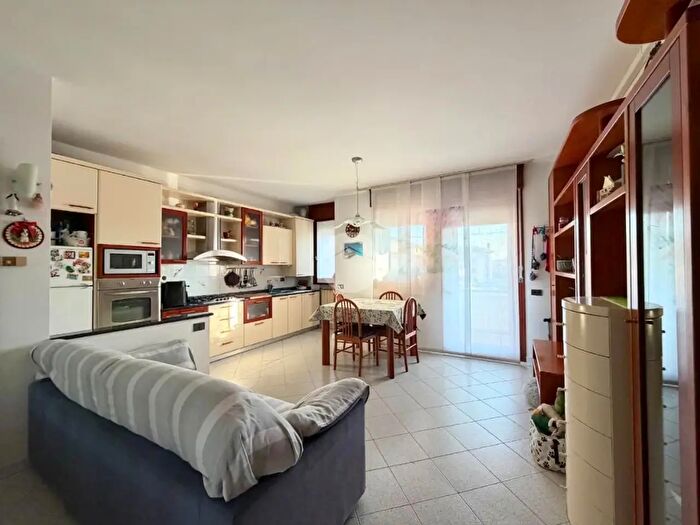 Appartamento trilocale in vendita in Via Tiglio, Chioggia