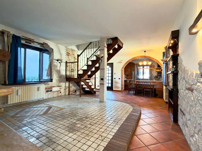 Casa trilocale in vendita in Via Monte San Primo, Cesano Maderno