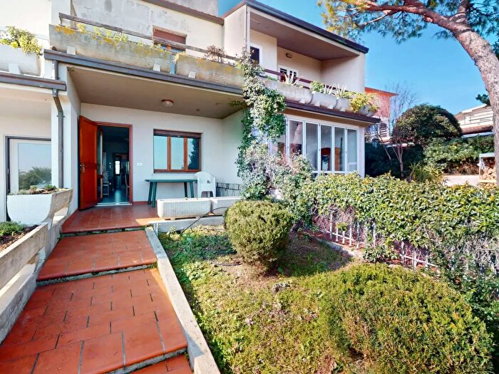 Casa con 5 locali in vendita in Numana