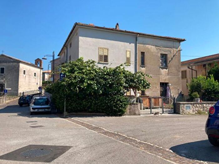 Appartamento trilocale in vendita in Piazzetta Dicembre, SantAmbrogio Sul Garigliano