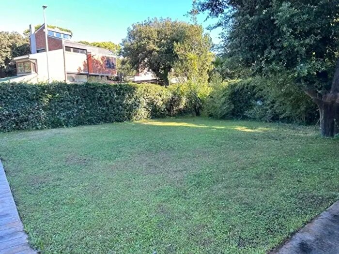 Casa con 6 locali in vendita in Fiumicino