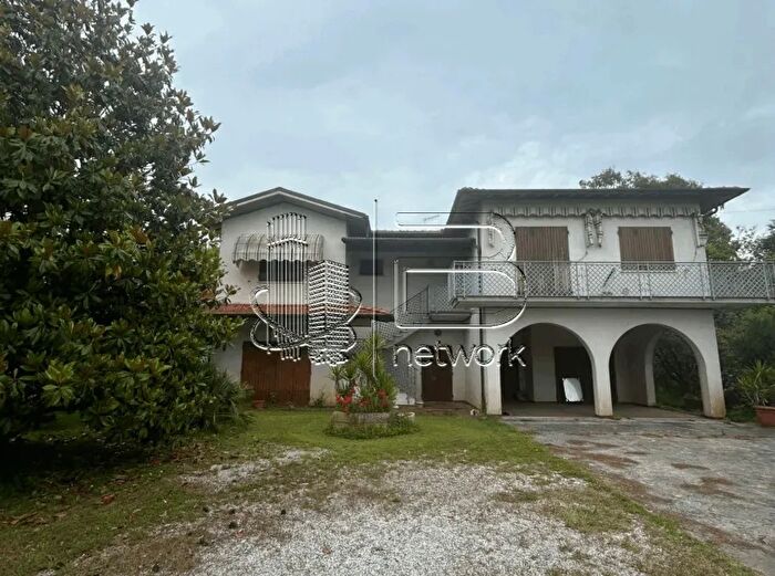 Casa con 10 locali in vendita in Traversagna Pietrasanta Italia, Pietrasanta