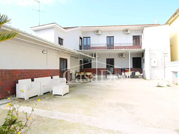 Casa con 6 locali in vendita in Via Piacenza, Villa Literno